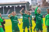 Warta Poznań wygrywa ze Stalą Mielec 1:0 i jest o krok od utrzymania się w PKO Ekstraklasie. Oceniamy piłkarzy trenera Dawida Szulczka