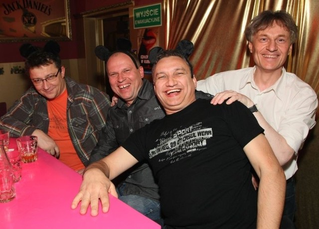 Od lewej Konrad Smuga, Marcin Sołtyk, Mariusz Kozak i szef "Luvru&#8221; Zbigniew Olejarczyk