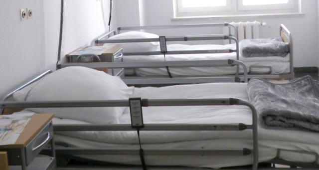W usteckim Zakładzie Pielęgnacyjno-Opiekuńczym jest 12 łóżek dla pacjentów. Pierwszeństwo mają pacjenci mniej samodzielni.