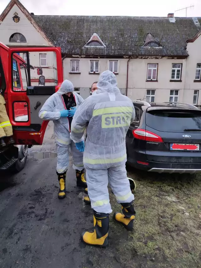 Do nietypowego zdarzenia wezwano strażaków w Trzebielinie w powiecie bytowskim. Chodziło o usunięcie rtęci z rozbitego termometru. Dodatkowym utrudnieniem był fakt, że w mieszkaniu przebywała osoba chora na COVID-19.