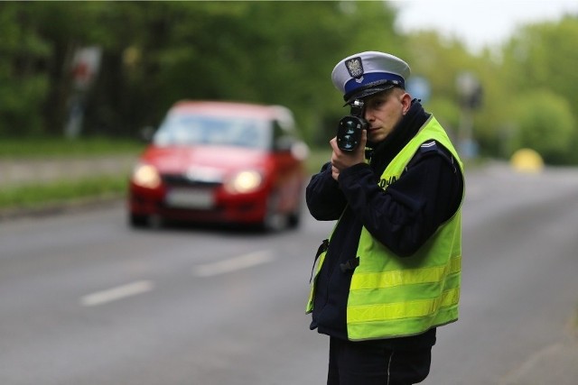 Policyjne kontrole prędkości wciąż ujawniają kierowców, którzy nie stosują się przepisów ruchu drogowego