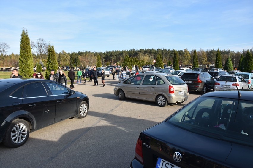 Na teren cmentarza na Bugaju w Starachowicach nie będzie wjazdu autami 