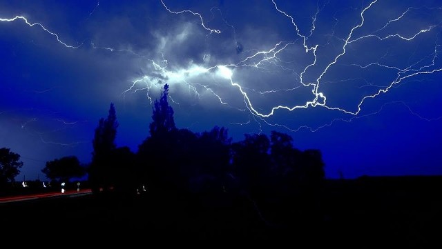 Tak wyglądała w nocy burza w Inowrocławiu.
