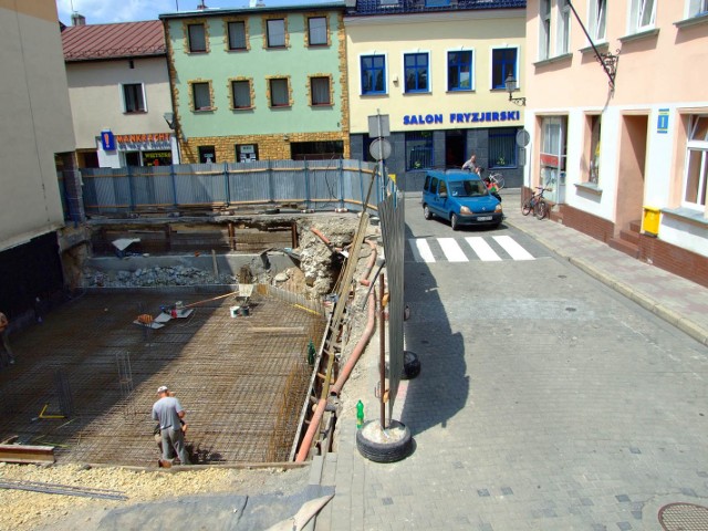 Kamienica będzie wybudowana, mimo że ulice w tym miejscu są jednokierunkowe i bardzo ciasne. fot. dim/nto