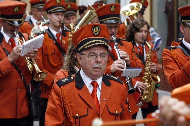 Od wielu lat kapelmistrzem orkiestry jest Kazimierz Walendzik