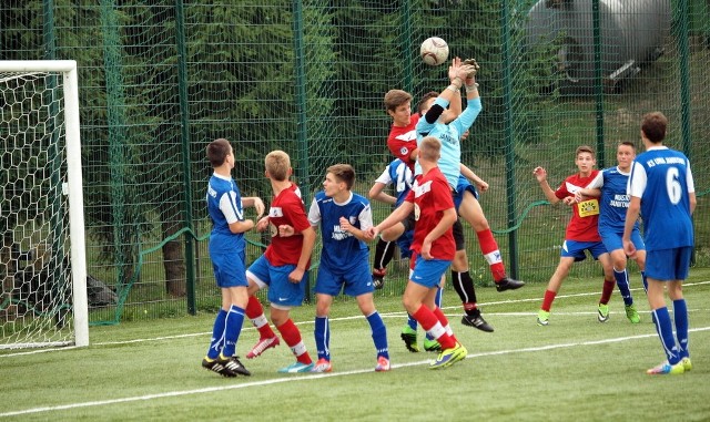 Bramkarz w opałachW 2. części bramkarz Unii miał sporo pracy. Kilka razy uchronił swój zespół od straty kolejnych goli