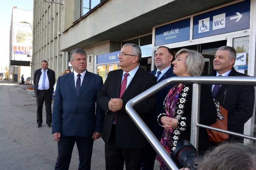 Minister infrastruktury w Kielcach. Rozmowy o dworcu kolejowym i parkingu nad torami