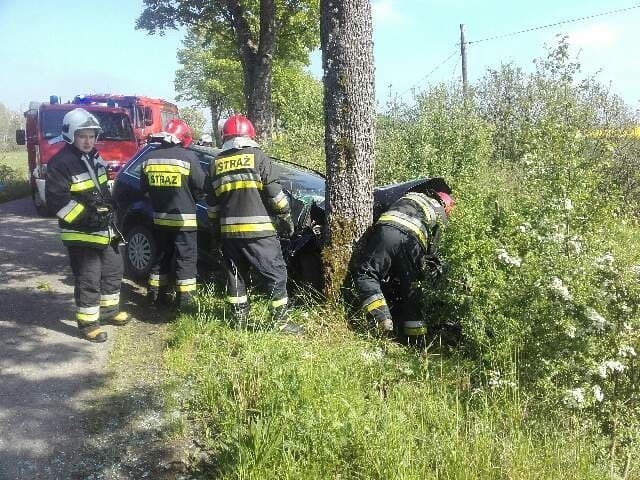 Między Sławskiem, a Radosławiem (gmina Sławno) samochód...