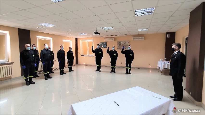 Uroczyste ślubowanie strażaków z komendy w Przasnyszu, 25.02.2021. Zdjęcia