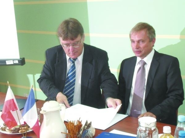 Deklarację współpracy podpisali  Wiesław Pusz, strosta białostocki  oraz  Alain Cordier, prezydent Pays de la Bresse Bourguignonne