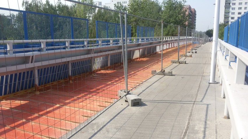 Trwa remont kładki przy dworcu kolejowym w Sosnowcu ZDJĘCIA