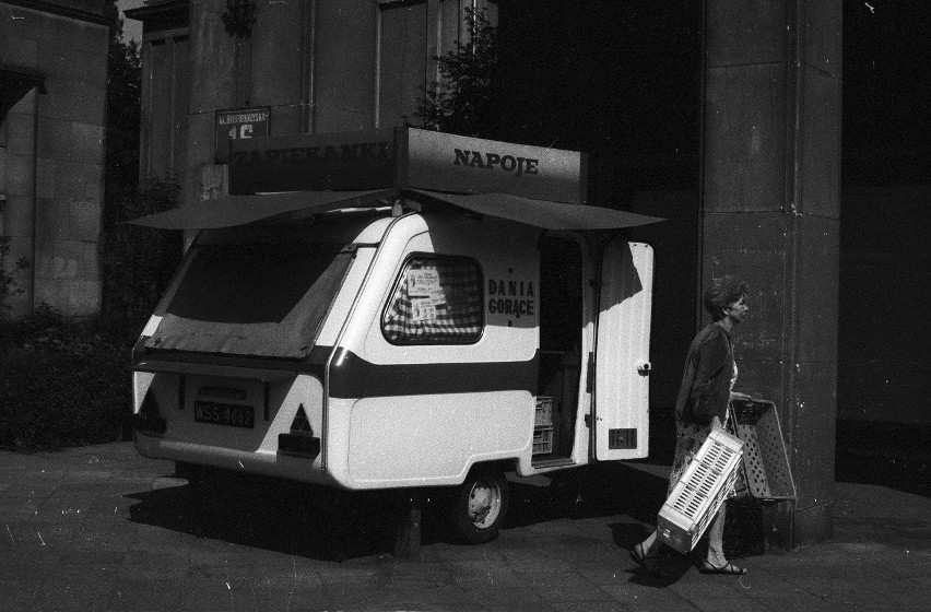 Przyczepka Kraków 12.08.1985. Mała gastronomia, budka z...