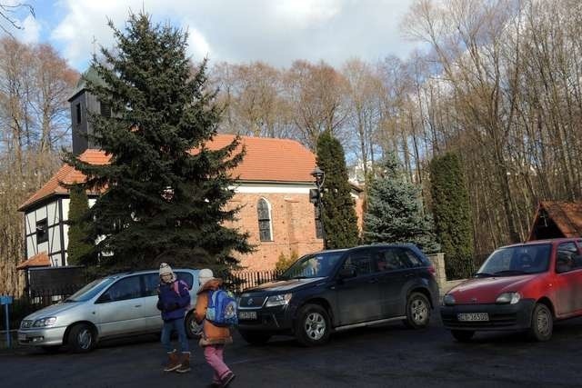 W Kaszczorku, oprócz placu zabaw i siłowni, ma powstać nowy parking przy kościele