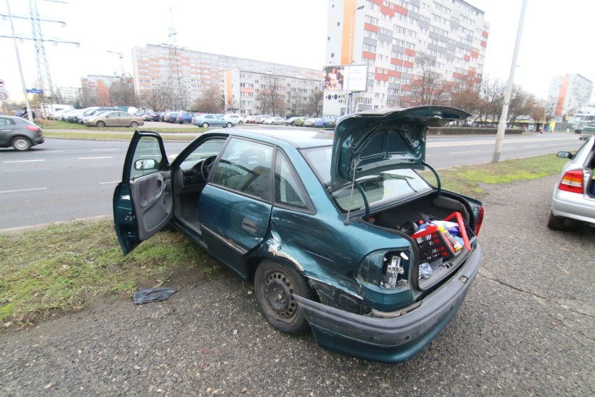 Wypadek na Popowicach. Zniszczony bus z wypożyczalni (ZDJĘCIA)