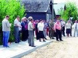 Wieś ma nowy chodnik wybudowany przez... więźniów