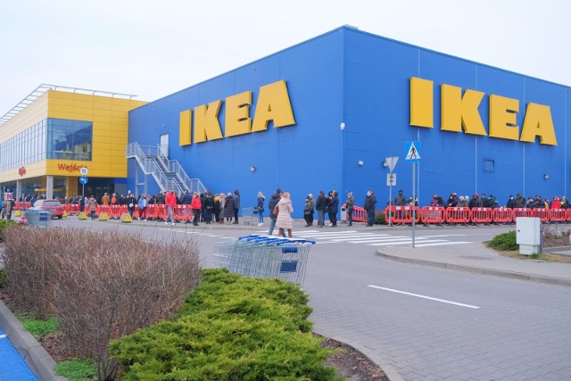 IKEA informuje, że Almondy - dostawca IKEA - wycofuje z rynku mrożone ciasto DAIM migdał czekolada, 400 g, ponieważ w jednym z ciast został znaleziony metalowy przedmiot.