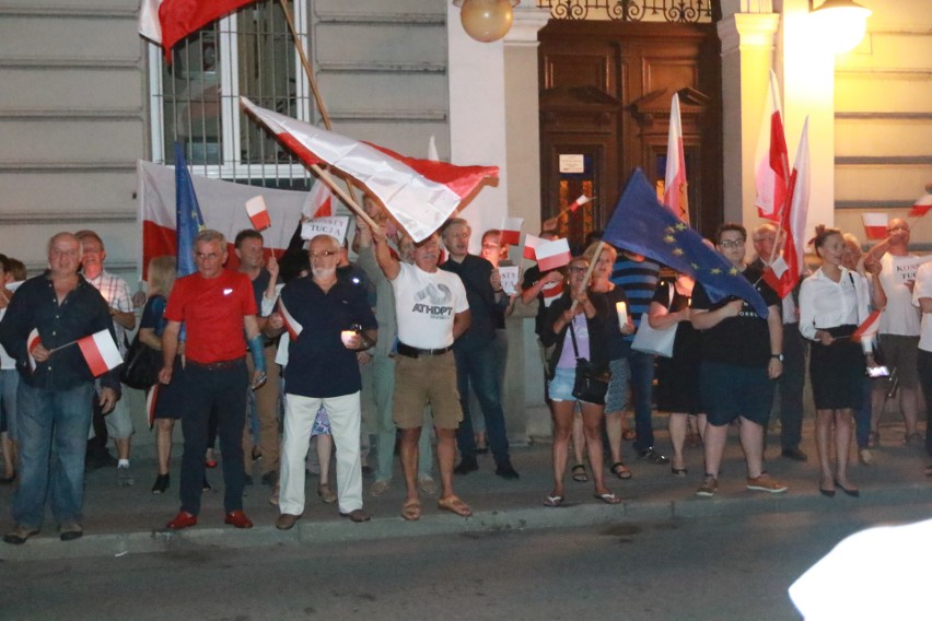 Przed sądeckim sądem manifestacja o trzecie veto [ZDJĘCIA, WIDEO]