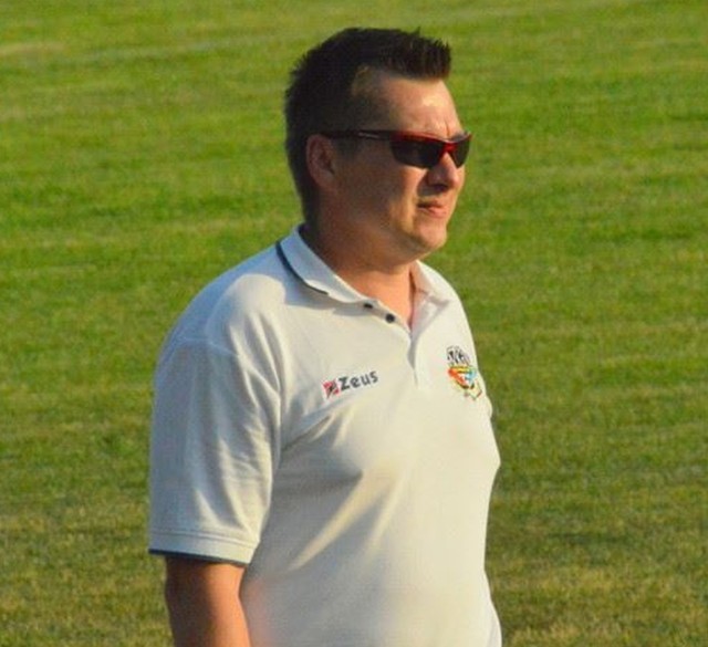 Trener Unii Nowa Sarzyna Grzegorz Sroka i jego drużyna nie mają łatwego początku w rozgrywkach czwartej ligi.