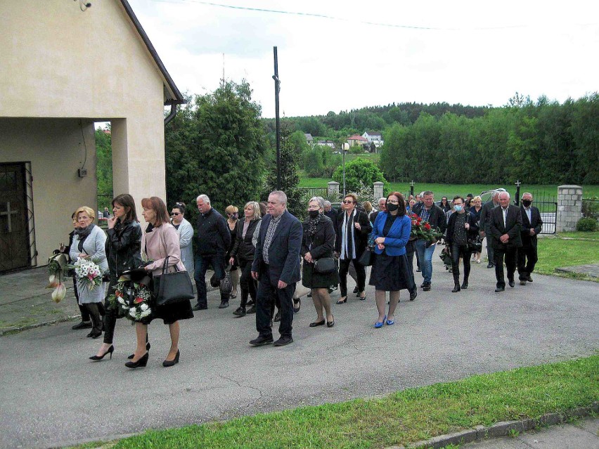 W Lubieni odbył się pogrzeb Tadeusza Klepacza, byłego wiceprezydenta Starachowic, szefa różnych instytucji, znanego działacza [ZDJĘCIA]