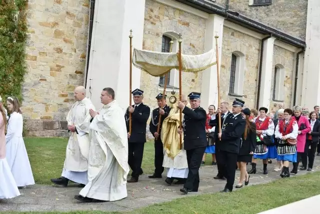 Wierni w Sadach w gminie Rusinów świętowali stulecie swojej parafii.