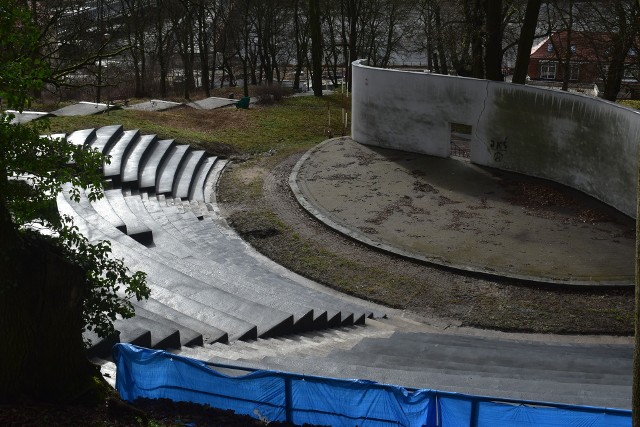 Zmienia się amfiteatr w Krośnie Odrzańskim. Na obiekcie przy Parku Tysiąclecia trwają remonty.