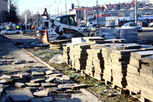 Przebudowa północnej jezdni alei Tysiąclecia na wysokości targowiska i dworca PKS ruszyła pod koniec października