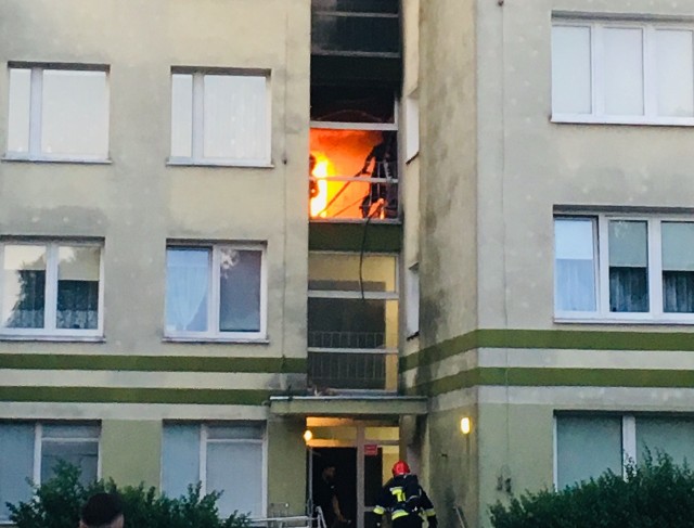 60 strażaków wzięło udział w akcji po wybuchu gazu w wieżowcu przy ul. Wyszyńskiego 25 w Zielonej Górze