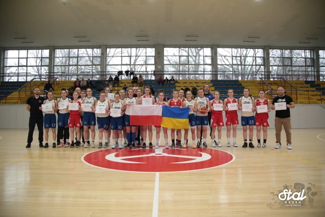 W Brzegu koszykarki Stali i Wisły Kraków otwarcie wyraziły swoje wsparcie dla Ukrainy.