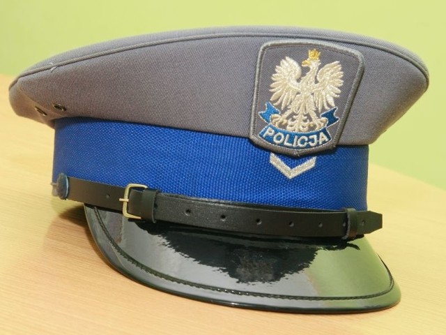 Policjanci z Sierakowa szukają złodziei, którzy ukradli w środę volkswagena zaparkowanego przy ul. Dworcowej.