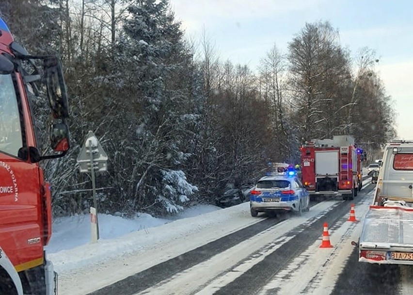 17.01.2021. Dachowanie na DK 8 w Przewalance. Występują...