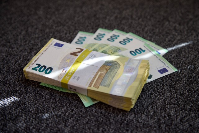 Dr Kwiecień: Po okresie kilku tygodni względnej stabilności nasza waluta znów zyskuje wobec euro.