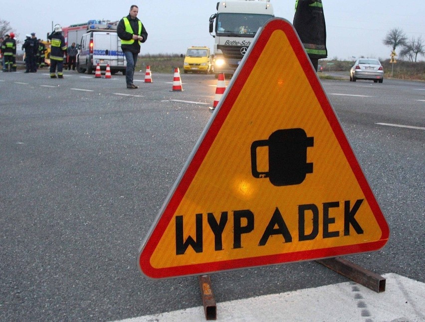 Groźny wypadek na DK 1 w Lubojence pod Częstochową. Trasa jest zablokowana w obydwu kierunkach