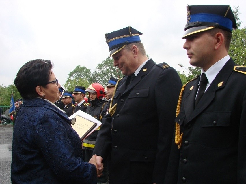 Dzień strażaka w Komendzie Miejskiej PSP w Katowicach: Minister wyróżniła bohaterów [ZDJĘCIA]