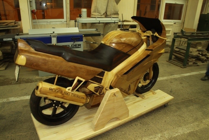 Drewniany motocykl Krzysztof wykonał podczas zajęć...
