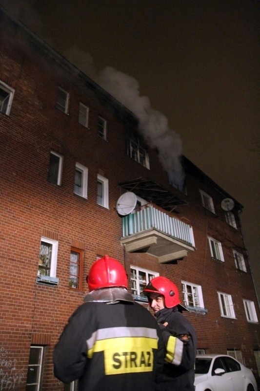 Wrocław: Pożar przy ul. Hallera. 40 osób ewakuowanych (ZDJĘCIA)