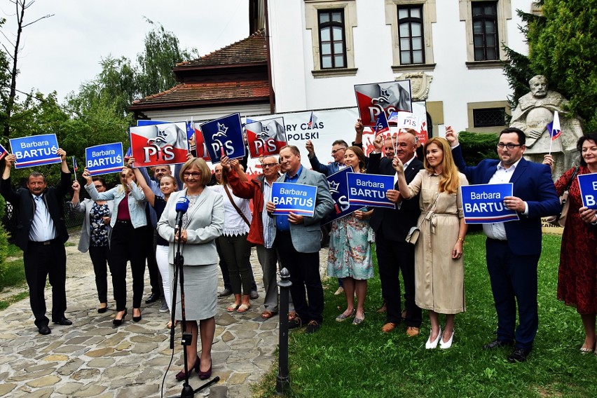 Barbara Bartuś z  PiS rozpoczęła kampanię wyborczą. Przedstawiła swoją drużynę, znów wspiera ją Adam Piechowicz