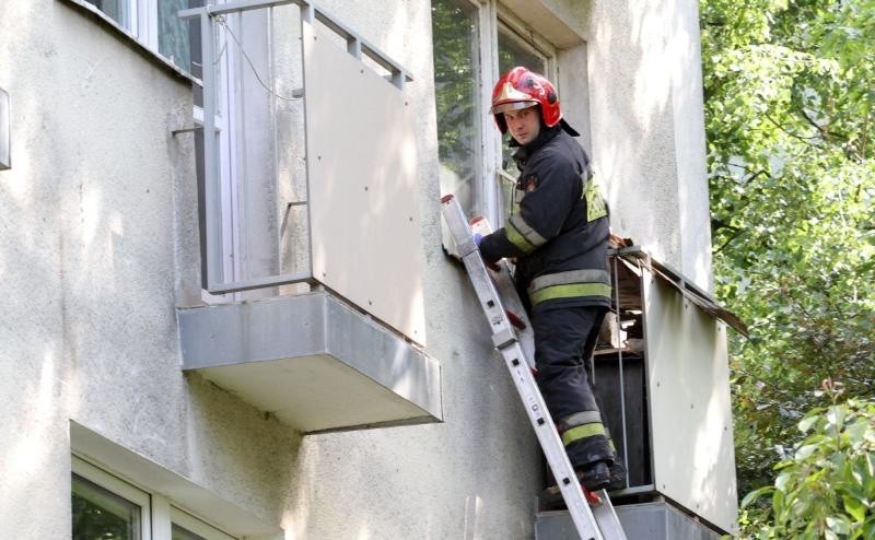 Straż, pogotowie i policja przy Alei Jaworowej. Mieszkańcy martwili się o współlokatorów (ZDJĘCIA)