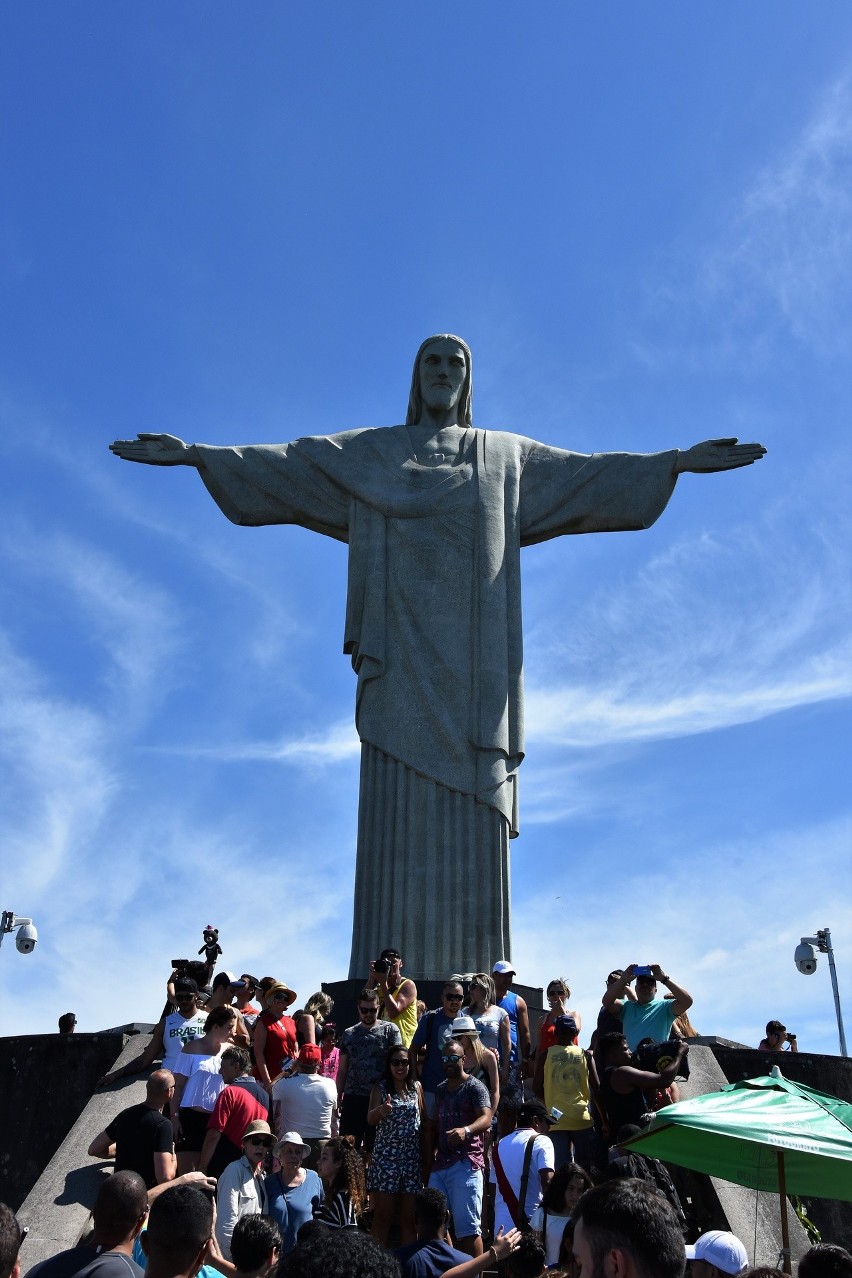 Rio de Janeiro - miasto futbolu, karnawału, Chrystusa  Zbawiciela i… bezprawia