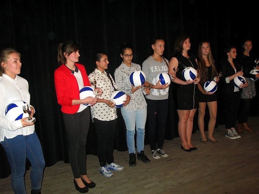 Około 130 uczniów odebrało nagrody za osiągnięcia sportowe.