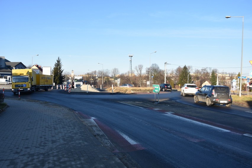 Tarnów. Miasto i drogowcy spierają się o przebudowę Lwowskiej, a otoczenie ulicy wygląda jak pobojowisko [ZDJĘCIA]