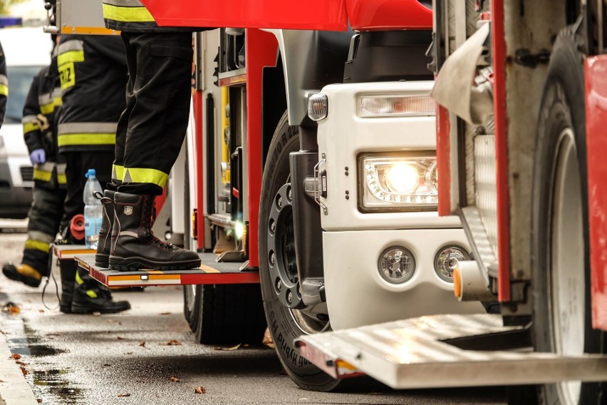 Łyski. Wypadek na dk8. Dwie osoby ranne w zderzeniu osobówki...