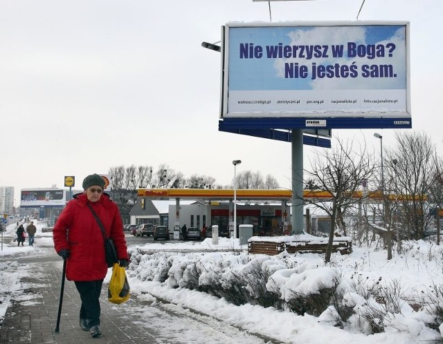 Nietypowy wielki plakat pojawił się na granicy Gumieniec i Pomorzan na wniosek niewierzących mieszkańców Szczecina.