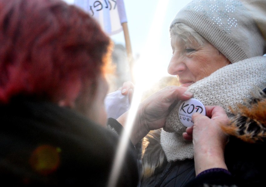 Manifestacja w Lublinie. Protestowali przeciw działaniom PiS (WIDEO, DUŻO ZDJĘĆ)