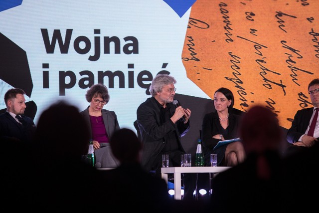 Prof. Magdalena Gawin (z prawej), dyrektor instytutu Solidarności i Męstwa im. Witolda Pileckiego.