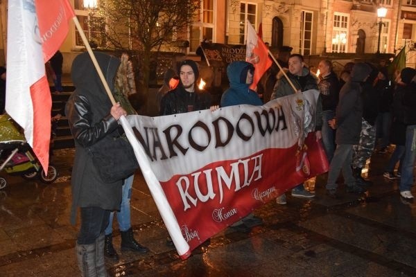 Protestowali przeciwko przyjmowaniu uchodźców do Polski [ZDJĘCIA, WIDEO]