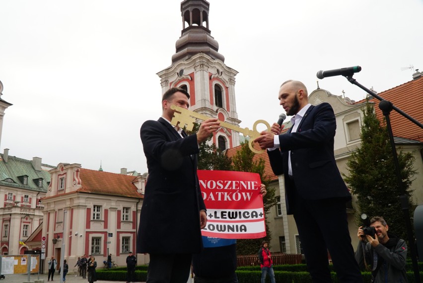 Piotr Tuczyński, kandydat na posła w Poznaniu, przywitał...