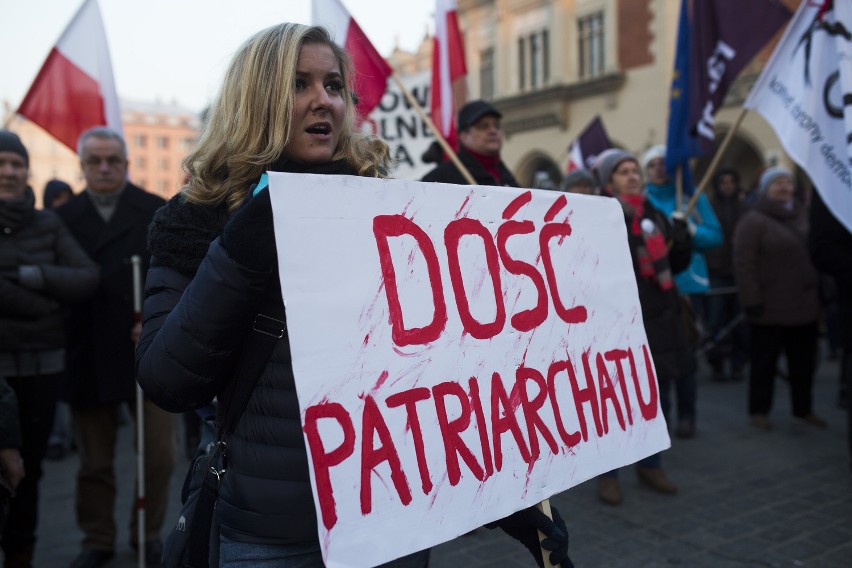 Czarny Protest - kobiety wyszły na ulice Krakowa [ZDJĘCIA, WIDEO]
