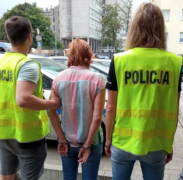 Policjanci zatrzymali dwoje podejrzanych, których prokuratura oskarżyła o zabójstwo 72-latki na działkach w Łagiewnikach.