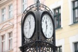 Zmiana czasu z letniego na zimowy. Kiedy przestawiamy zegarki? Przestawiamy o godzinę do przodu czy do tyłu? Kiedy zmieniamy czas w 2022 r.?