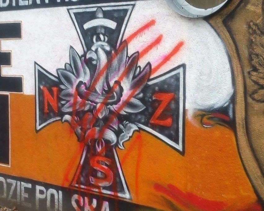 W Kaliszu zniszczono patriotyczne murale przy ulicy Polnej